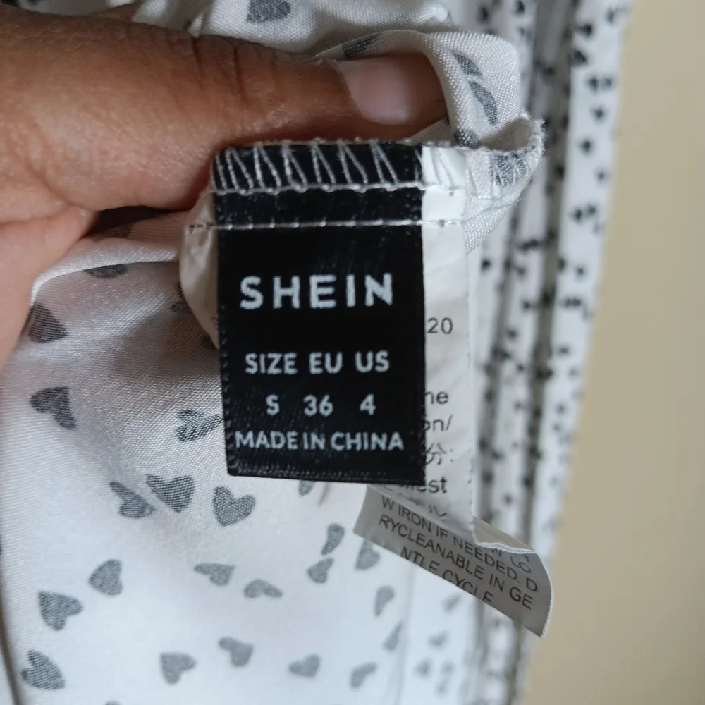 Shein white and black heart dress. Short sleeves. Size small. 100% polyester - Picture 6 of 7